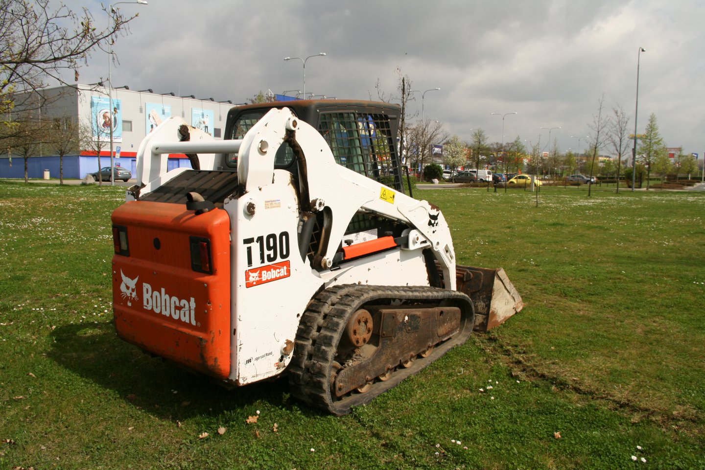 BOBCAT T 190 smykový nakladač