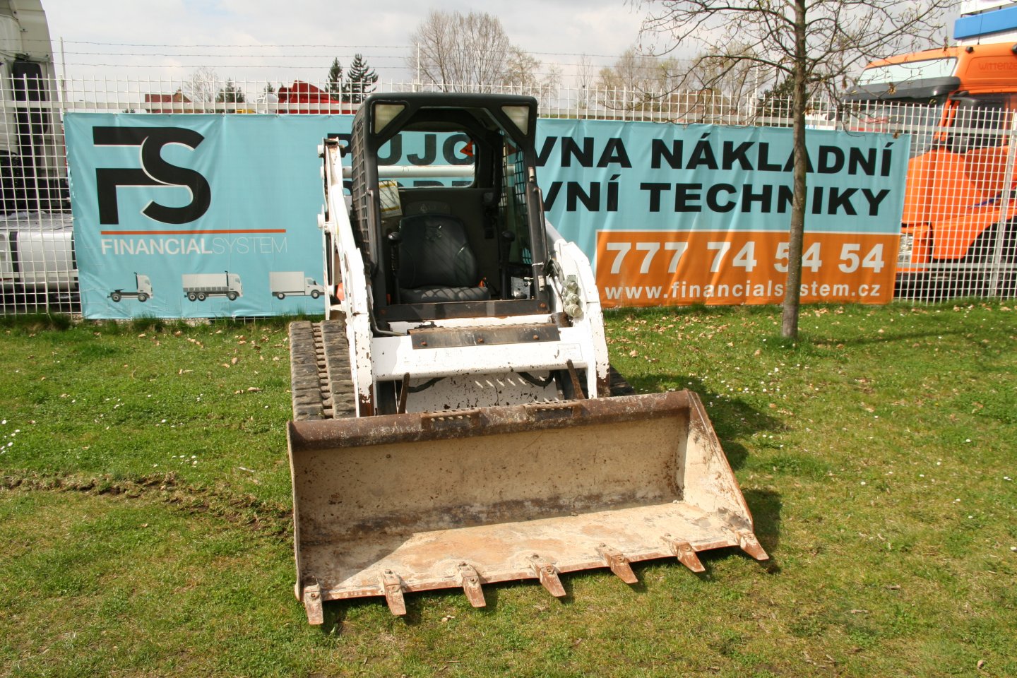 BOBCAT T 190 smykový nakladač