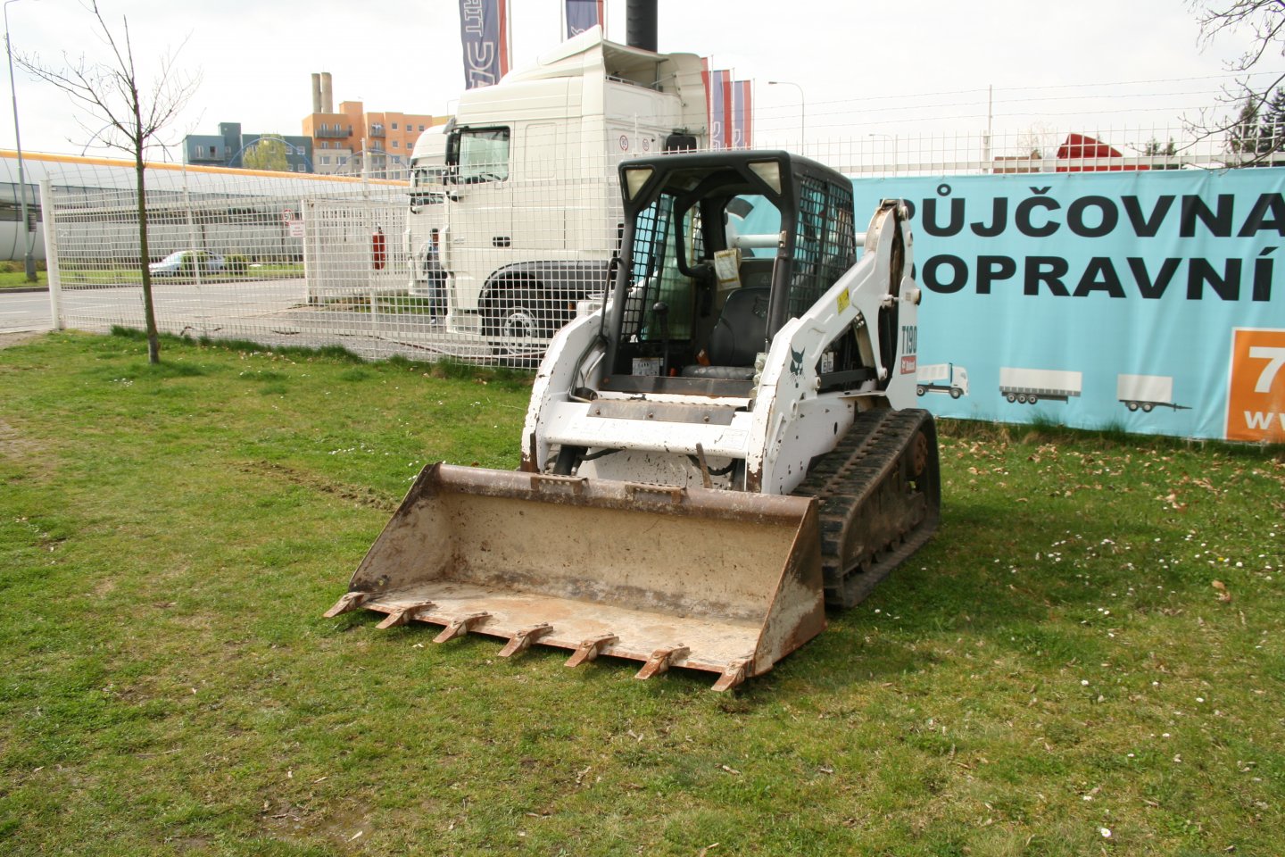 BOBCAT T 190 smykový nakladač